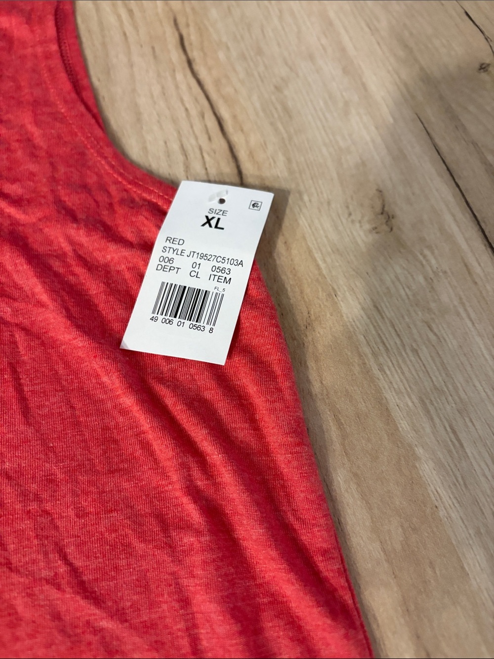 DISNEY DUMBO WOMENS XL RED SLEEVELESS GRAPHIC TANK TOP SIZE XL NWT - Picture 3 of 7